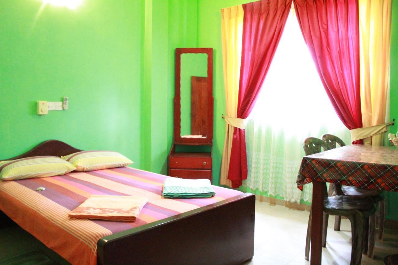 Wijaya Tourist Inn Warakapola ภายนอก รูปภาพ