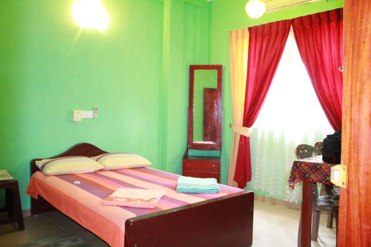 Wijaya Tourist Inn Warakapola ภายนอก รูปภาพ